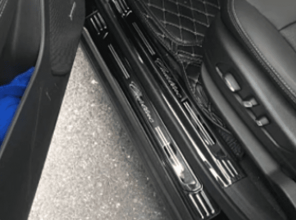 Xevaban.com ở 214 Giải Ph&oacute;ng l&agrave; đơn vị chuy&ecirc;n cung cấp phụ kiện oto, đồ chơi oto,&nbsp;đồ chơi lynkco 01,&nbsp;phụ kiện&nbsp;lynkco 01, xevaban, 214 giải ph&oacute;ng, ốp bậc ch&acirc;n lynkco 01, nẹp bậc ch&acirc;n lynkco 01, ốp chống xước bậc ch&acirc;n lynkco 01.